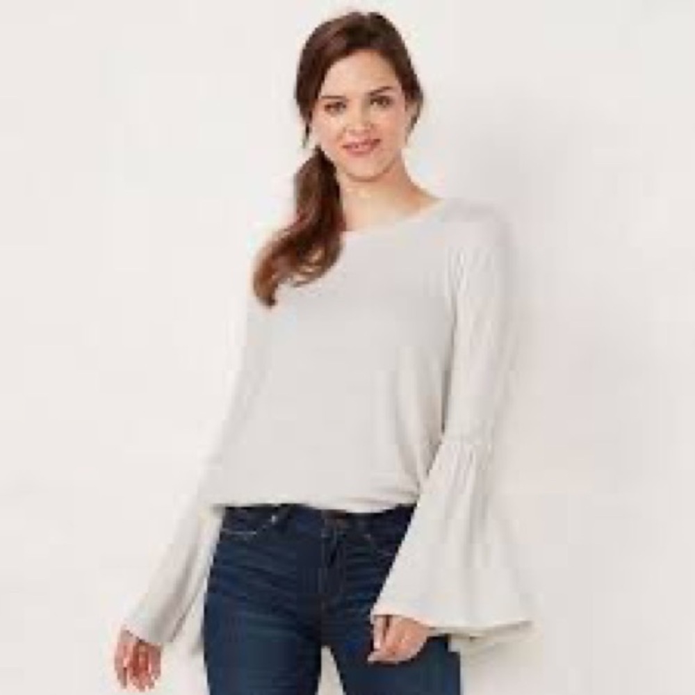 LC Lauren Conrad Super Soft Bell Sleeve Blouse Women’s XS
Guc